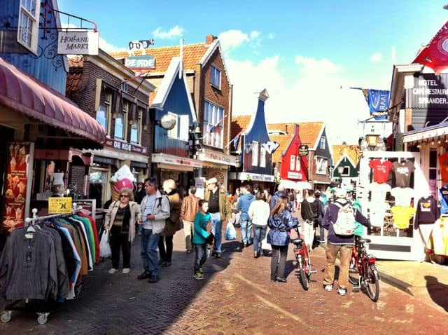 volendam-main-street-photo