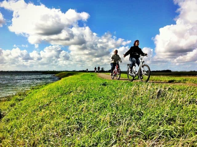 cycling-on-the-dike-holland cycling-on-the-dike-holland-photo