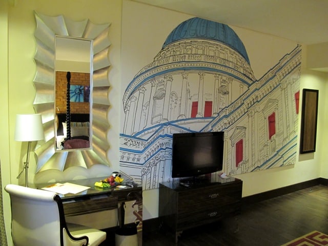 hotel-indigo-tower-hill-mural hotel-indigo-tower-hill-mural-photo