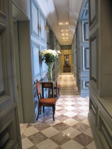 monarch-hotel-interior-photo