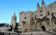 Going slow in Provence palais-de-papes-avignon-photo