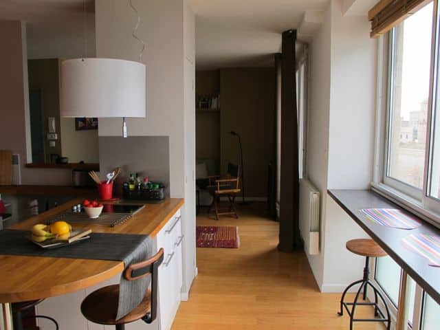 This spacious apartment features stunning views of the MuCEM and Villa Mediterranee and the Mediterranean Sea.
