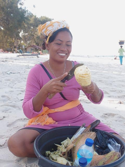 lady-on-beach-pineapple-photo