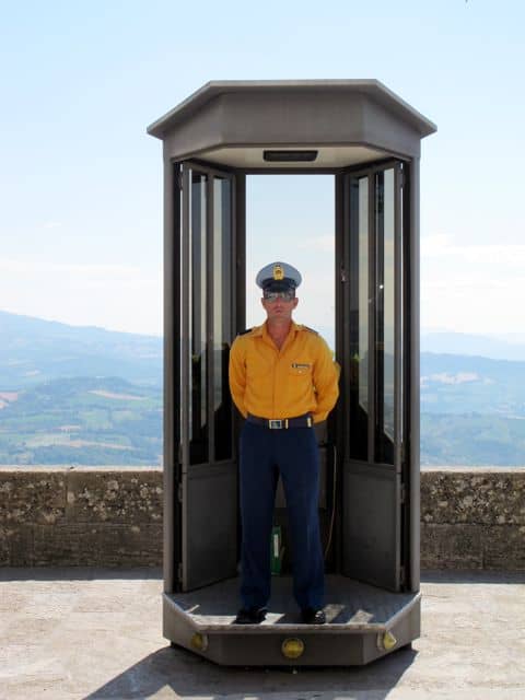 san-marino-guard-photo