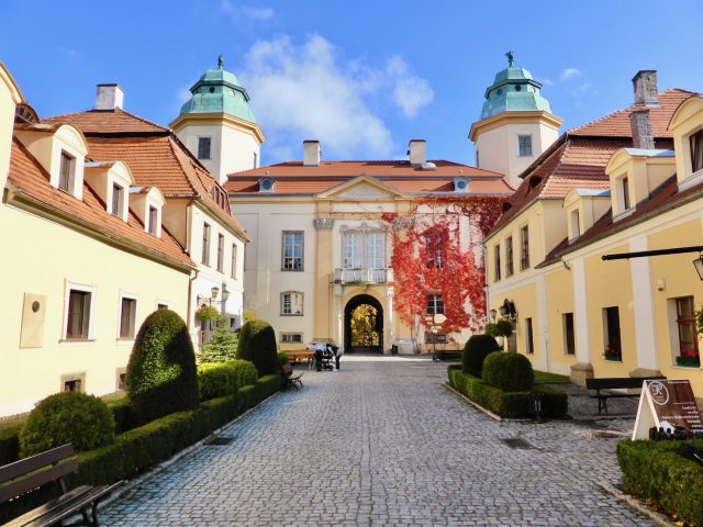ksiaz-castle-entrance-photo
