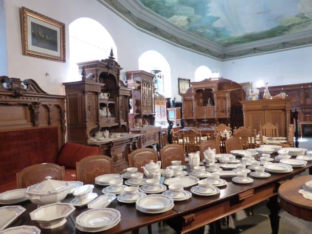 antique-store-ksiaz-castle-photo