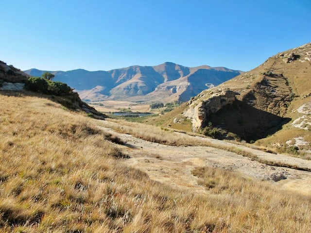 horse-back-riding-clarens-scenery-photo