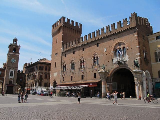 municipal-palace-ferrara-photo