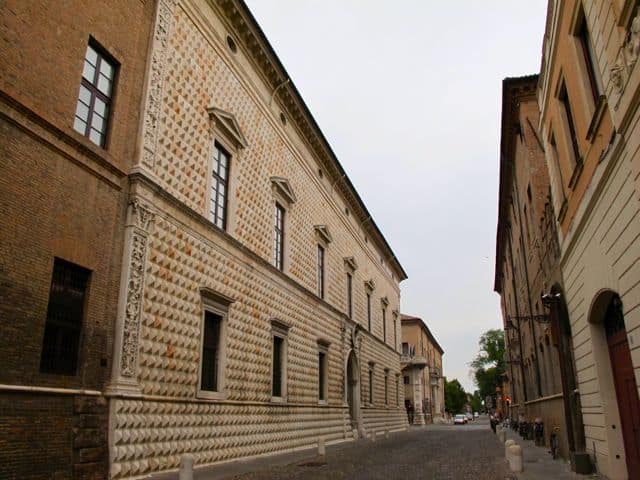 palazzo-dei-diamanti-ferrara-photo