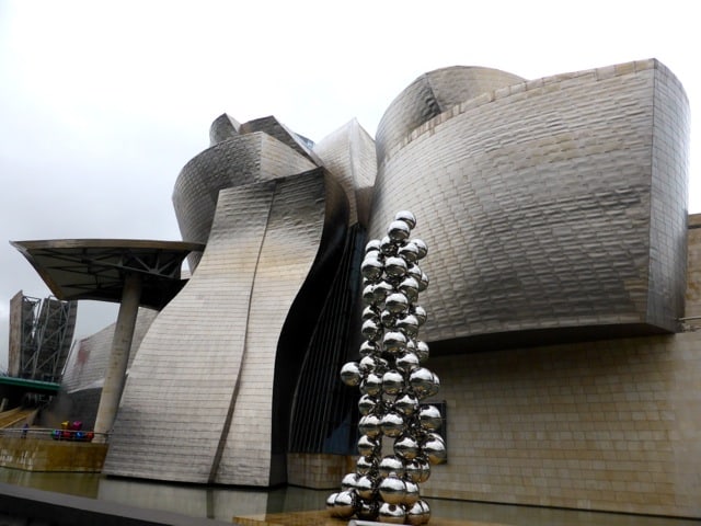 guggenheim-museum-bilbao-balls-photo