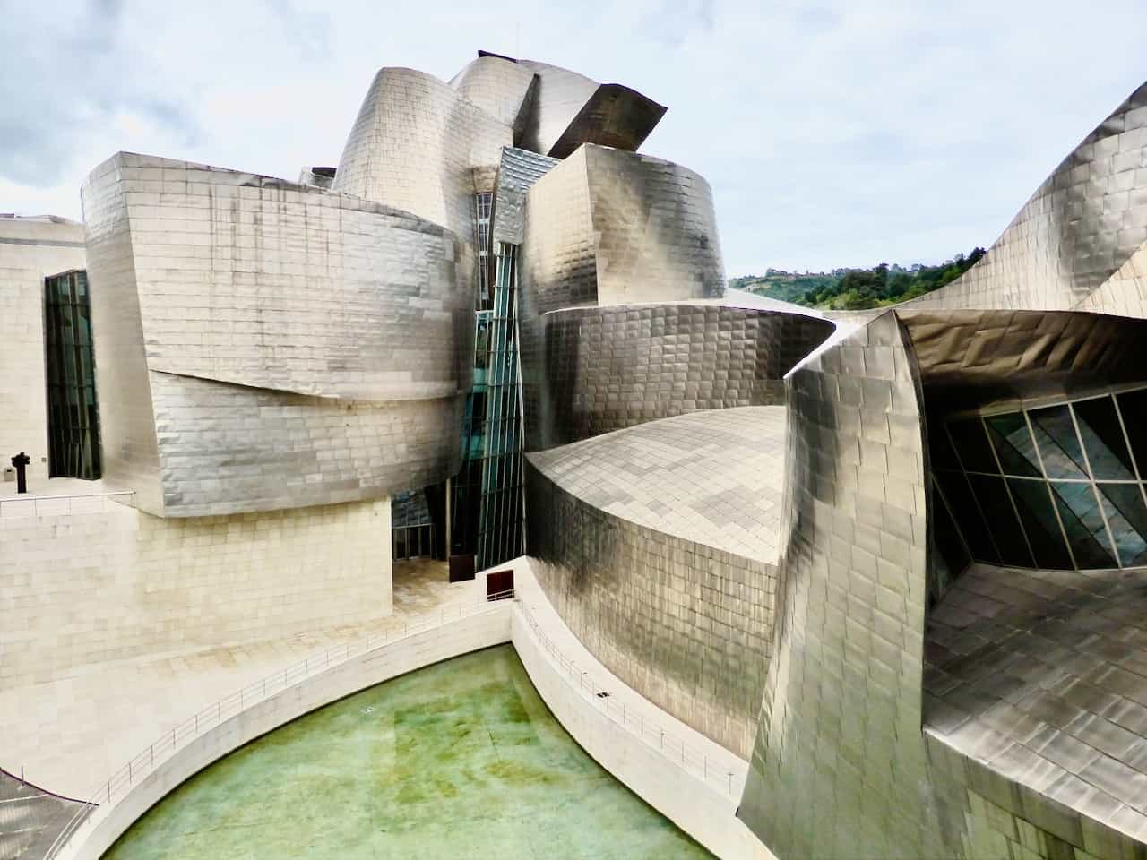 STATUARY  Guggenheim Museum Bilbao