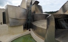Velvet Moments: travel photos – Guggenheim Museum Bilbao guggenheim-bilbao-curves-photo