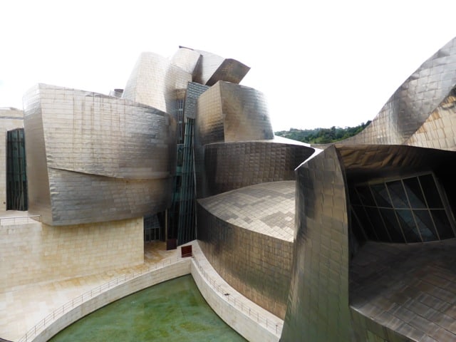 guggenheim-museum-bilbao-architecture-photo