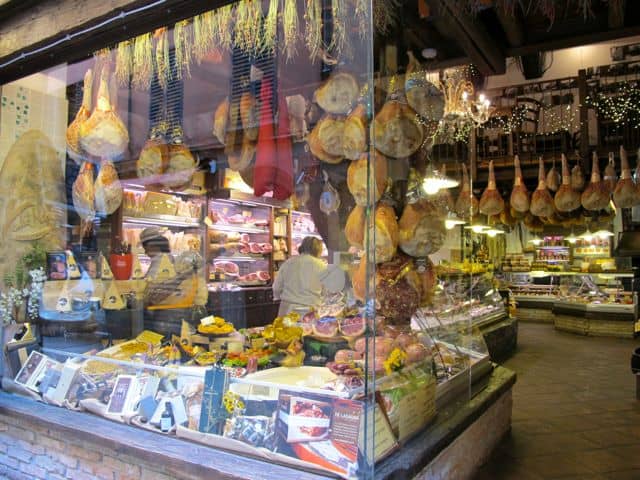 local-produce-bologna-shop-photo