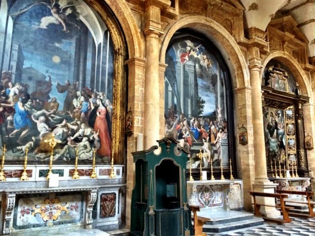 sant-agata-cathedral-paintings-photo