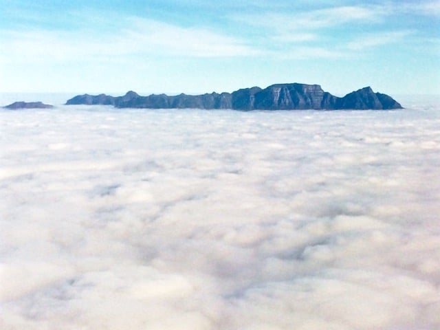 table-mountain-clouds-photo