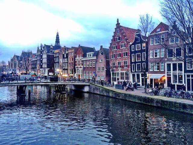 amsterdam-canal-twilight-photo
