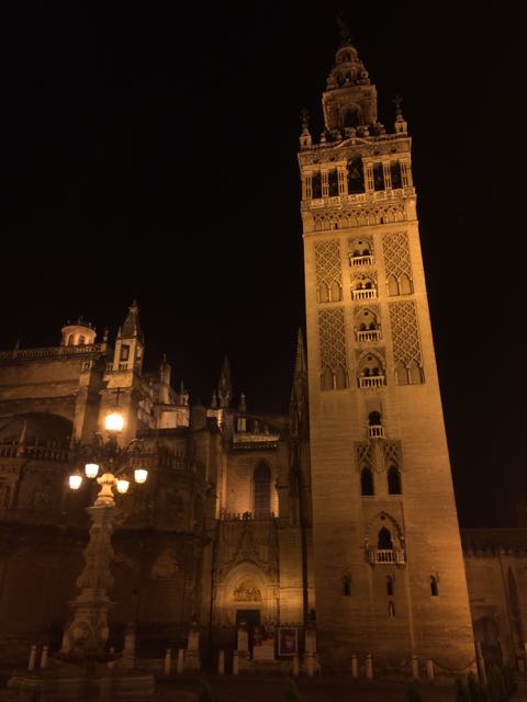la-giralda-sevilla-evening-photo