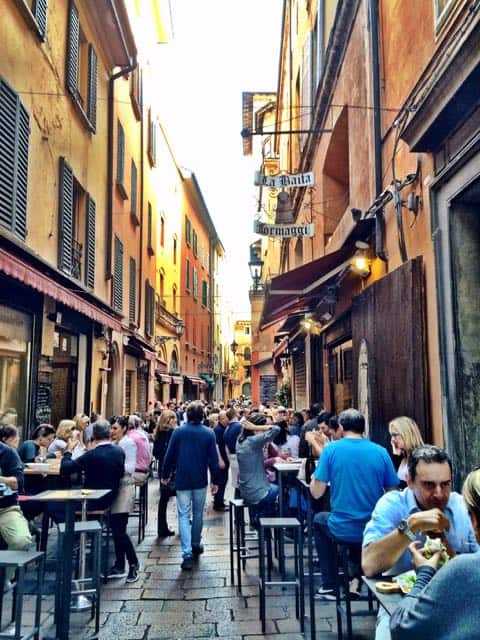 via-pescherie-vecchie-bologna-photo