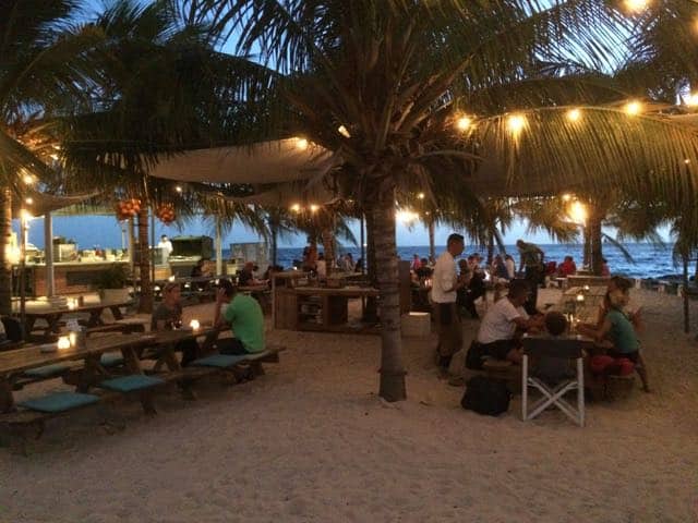 beach-dining-papagayo-curacao-photo