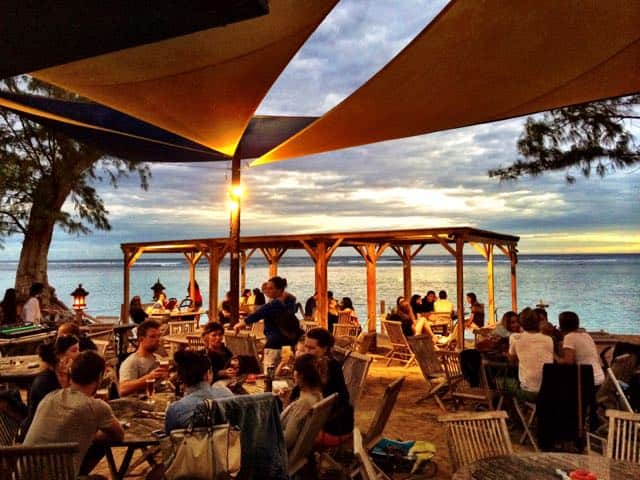 alfresco-dinner-reunion-photo
