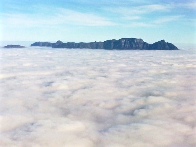 table-mountain-clouds-photo