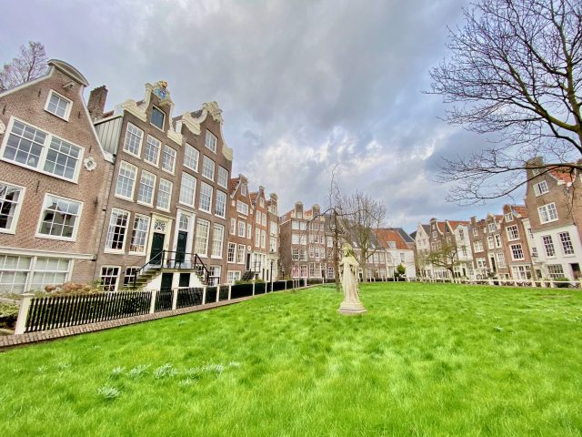 begijnhof-nunnery-amsterdam-photo