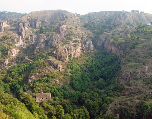 The-cave-town-of-Khndzoresk-photo