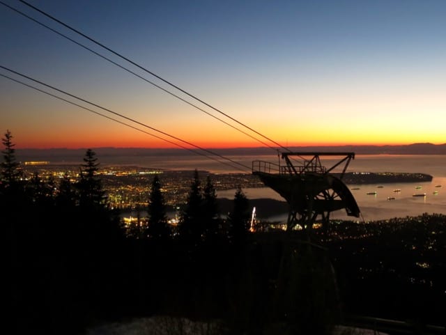 grouse-mountain-night-view-photo