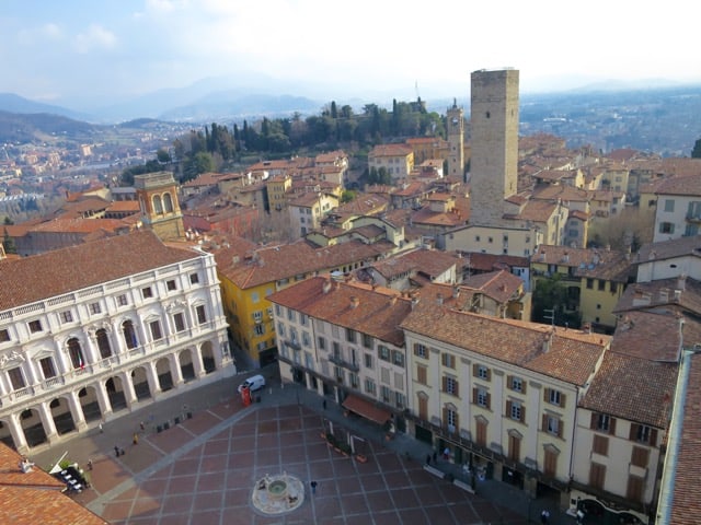 bergamo-piazza-vecchia-view-photo