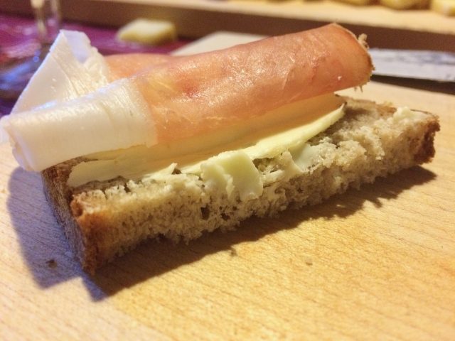 tirol-bread-butter-bacon-photo