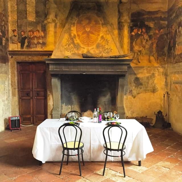 malpaga-castle-dining-hall-photo