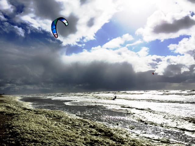 kite-surfer-photo