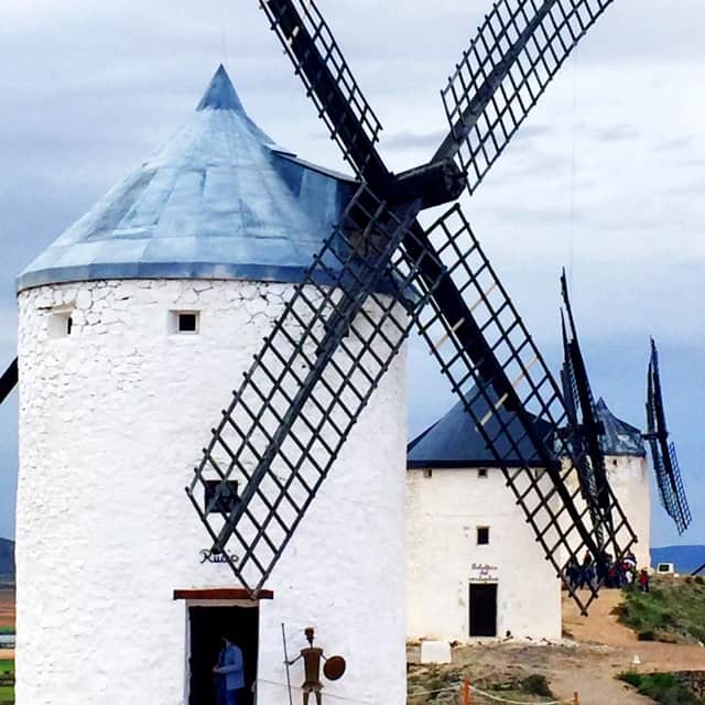 windmills-consuegra-photo