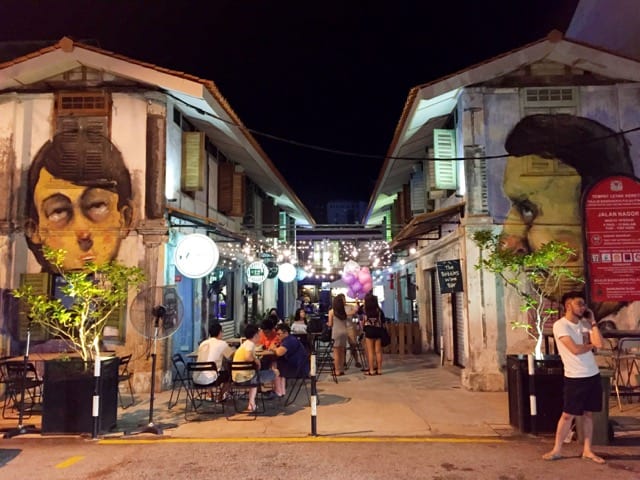 cartoon-street-art-penang-photo