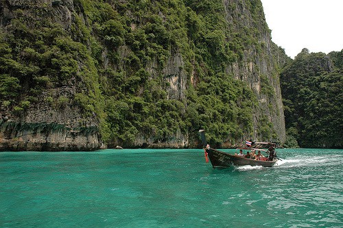 One of the things we did was this boat trip from Krabi to Phi Phi island.