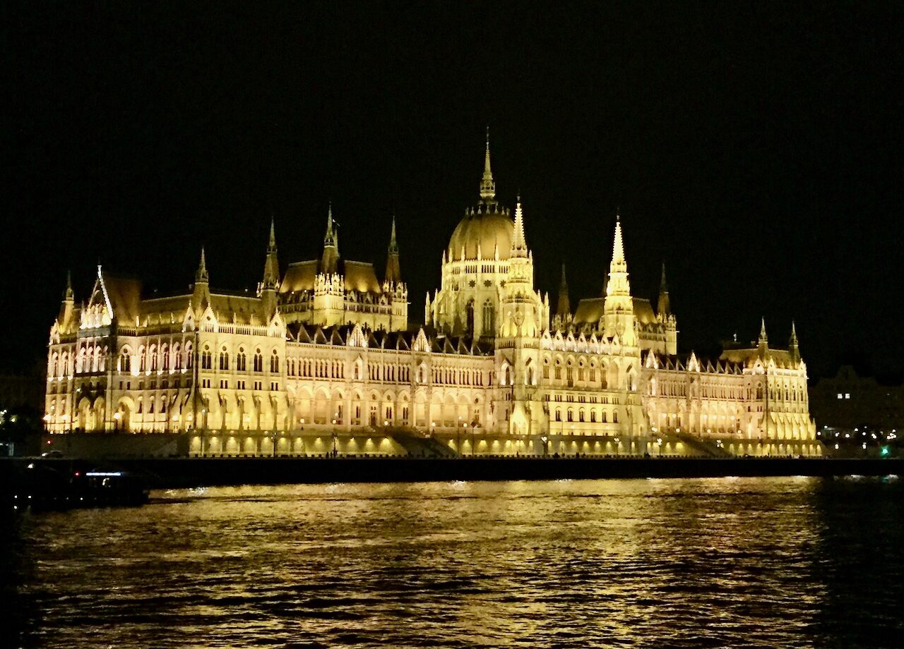 evening cruise in budapest