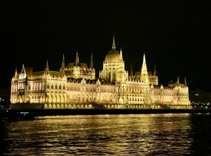 A romantic evening cruise in Budapest