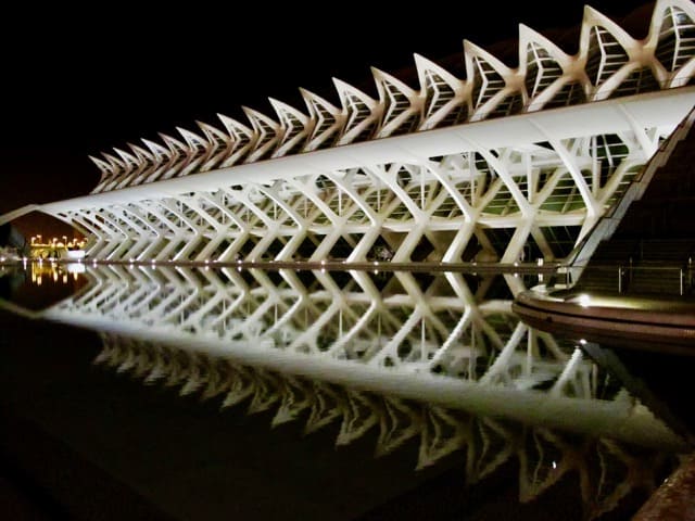 city-arts-sciences-valencia-night