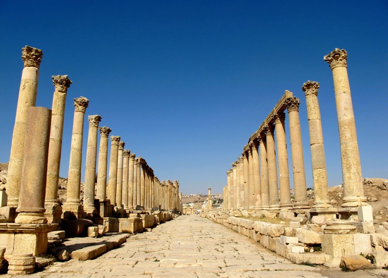avenue-corinthian-columns-jerash-jordan-photo