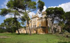 Help design the perfect boutique hotel How would you make this villa your perfect getaway?