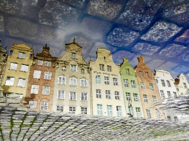 dlugi-targ-gdansk-houses-reflection-photo