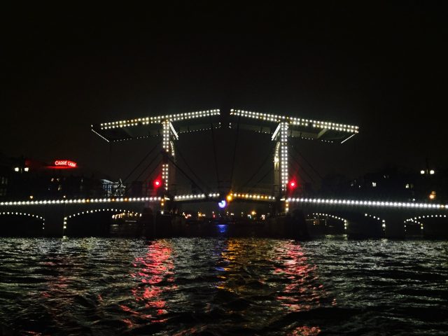 skinny-bridge-amsterdam-night-photo