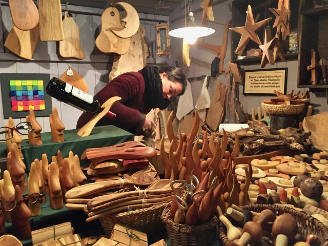 wooden-handicraft-christmas-market-dresden-photo
