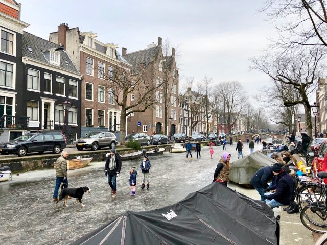 frozen-canals-amsterdam-photo