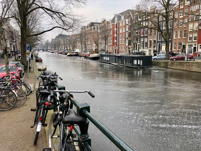 frozen-prinsengracht-canal-amsterdam-photo