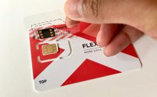 Easy international data roaming for travellers flexiroam-microchip-photo