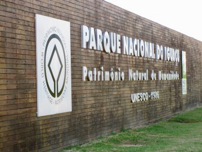 iguacu-falls-park-entrance-photo