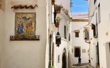 Sitges: more than just a beach town quiet-lane-sitges-photo