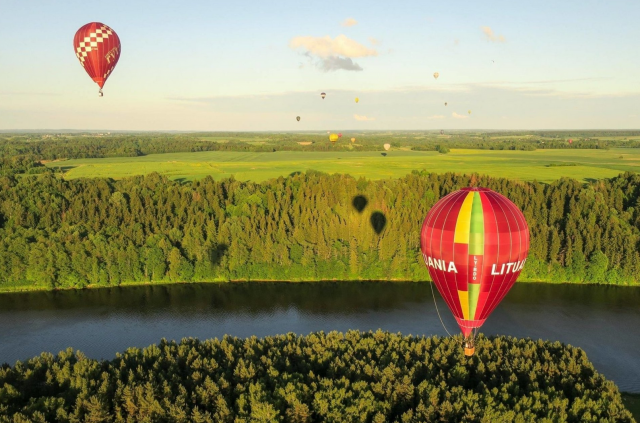 hot-air-balloon-birstonas-lithuania-photo